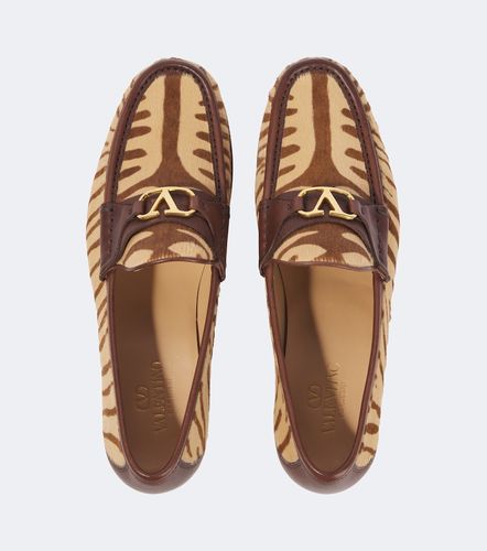 Mocassins VLogo en cuir façon poulain à imprimé zèbre - Valentino Garavani - Modalova