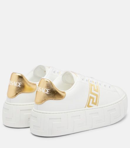 Versace Baskets Greca brodées - Versace - Modalova