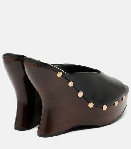 Mules compensées en cuir à clous - Magda Butrym - Modalova