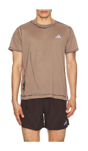 Running Tee en . Taille M. Also en L, XL/1X - adidas by Song for the Mute - Modalova