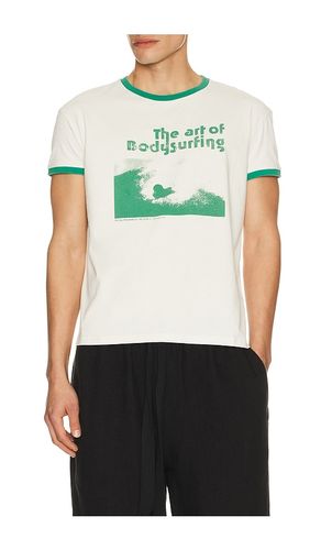 Bodysurf Tee en . Taille S. Also en M, XL/1X, XXL/2X - Commas - Modalova
