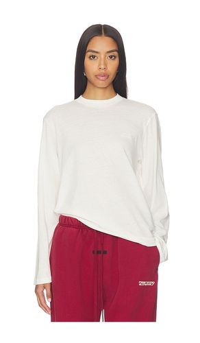 Classic Fit Long Sleeve Tee en . Taille M. Also en S, XS - Fear of God ESSENTIALS - Modalova