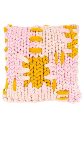 Bella Colossal Knit Cushion in - Hope Macaulay - Modalova