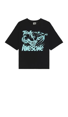 Totally Awesome Crop Tee en . Taille L. Also en M, S - Y,IWO - Modalova