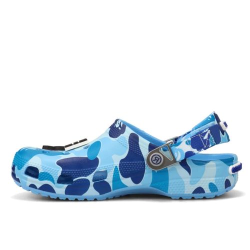 Classic Clog A Bathing Ape ABC Camo Blue - Crocs - Modalova