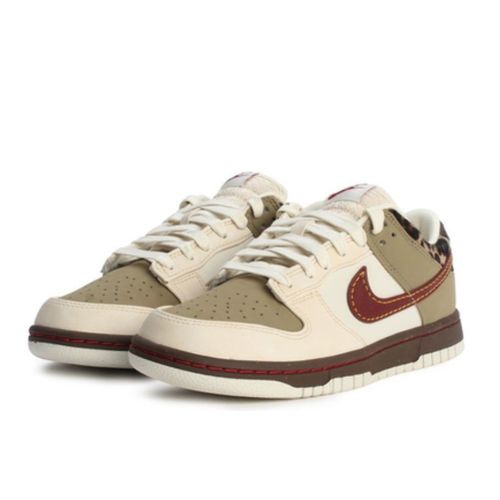 Dunk Low Retro Khaki Team Red Pearl White - Nike - Modalova