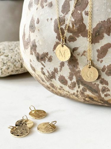 Médaille initiale, bijou doré à l'or fin x Un de ces Quatre or - Envie De Fraise - Modalova