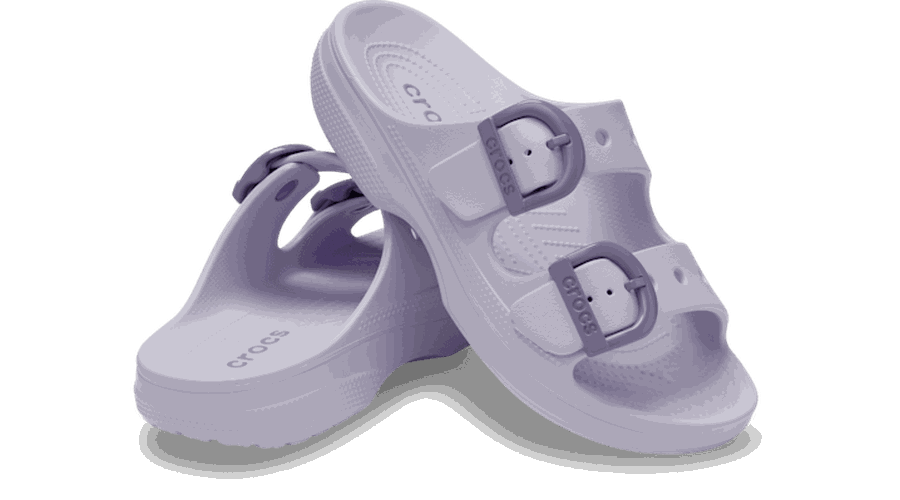 Saturday Enamel Buckle Sandales s Purple Halo 34 - Crocs - Modalova