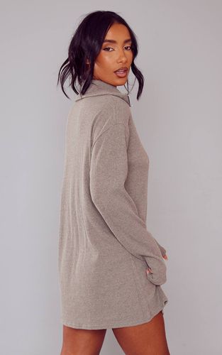 Sage Khaki Robe Synthétiquell Oversize Côtelée Col Montant Avec Demi-fermeture Éclair | Taille 32 - PrettyLittleThing - Modalova