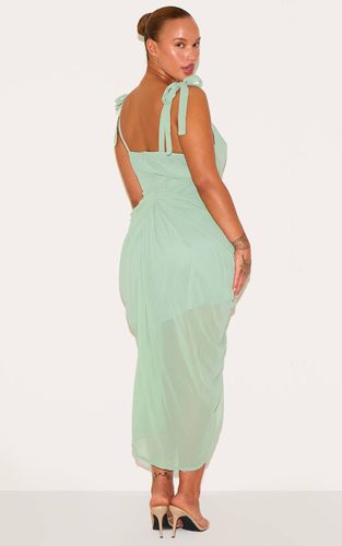 Sage Green Robe Midi Drapée Grande Taille Avec Détail À Armatures | Taille 46 - PrettyLittleThing - Modalova