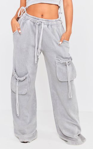 Light Grey Jogger Large Shape À Taille Double Et Poches Détail Effet Délavé | Taille 34 - PrettyLittleThing - Modalova