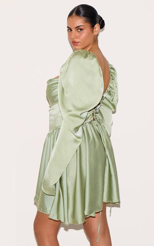 Sage Green Robe Droite Bouffante Grande Taille En Satin Avec Détail Corset | Taille 44 - PrettyLittleThing - Modalova