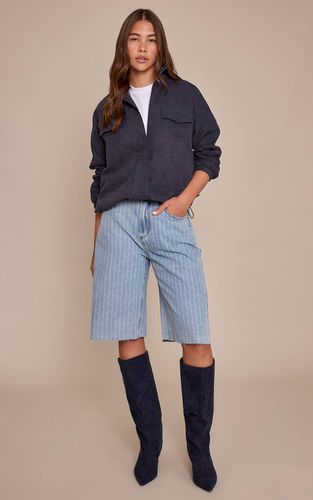 Light Blue Short En Jean Long À Rayures Tennis | Taille 32 - PrettyLittleThing - Modalova