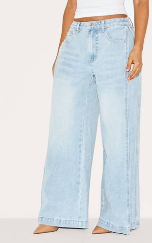 Light Blue Jean Large À Détails Plissés Latéraux En Denim Petite | Taille 42 - PrettyLittleThing - Modalova