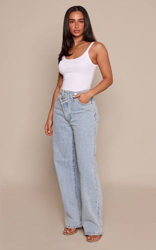 Light Blue Jean Petite Taille En Denim À Taille Asymétrique Et Coupe Droite | Taille 32 - PrettyLittleThing - Modalova