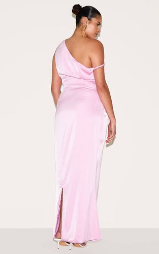 Candy Pink Robe Longue Grande Taille En Satin Asymétrique À Encolure Bardot Torsadée | Taille 46 - PrettyLittleThing - Modalova