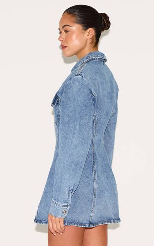 Mid Blue Wash Robe Chemise En Denim À Taille Cintrée | Taille 42 - PrettyLittleThing - Modalova