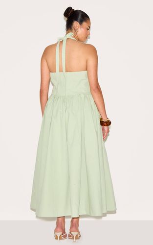 Sage Green Robe Midaxi Grande Taille Col Licou Avec Détail Nœud | Taille 44 - PrettyLittleThing - Modalova