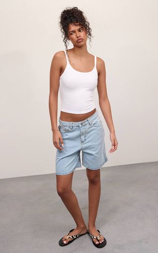 Light Blue Short En Jean Taille Basse | Taille 38 - PrettyLittleThing - Modalova