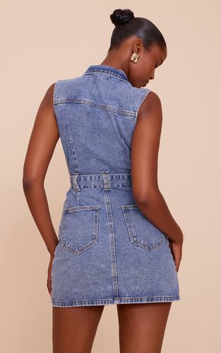 Light Blue Robe En Jean Utilitaire Avec Ceinture À Nouer | Taille 32 - PrettyLittleThing - Modalova