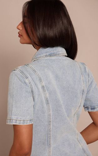 Light Blue Chemise En Denim À Manches Courtes Boutonnée Petite Taille | Taille 42 - PrettyLittleThing - Modalova