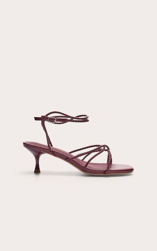 Crimson Sandale À Talon Chaton Avec Brides Tressées En SYNTHÉTIQUE | Taille 36 - PrettyLittleThing - Modalova
