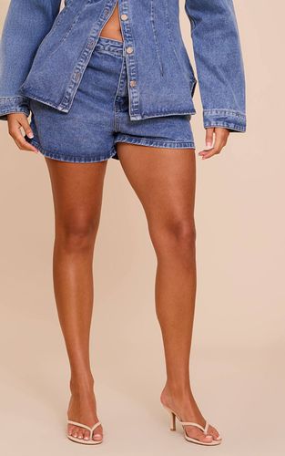 Mid Blue Wash Short En Jean Taille Mi-haute Grande Taille | Taille 54 - PrettyLittleThing - Modalova
