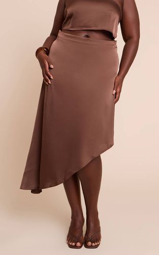 Dark Brown Jupe Midi Asymétrique En Satin Imprimé Grande Taille Coordonnée | Taille 46 - PrettyLittleThing - Modalova