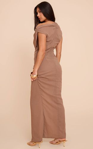 Deep Taupe Robe Longue En Mousseline À Col Bénitier | Taille 32 - PrettyLittleThing - Modalova