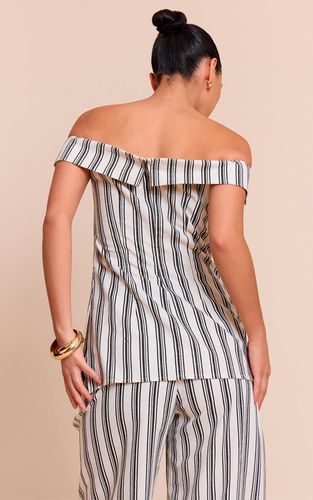 Natural Haut Long Bardot À Rayures Texturées Avec Col Rabattu | Taille 36 - PrettyLittleThing - Modalova