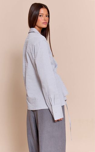 Light Blue Chemise Cache-cœur Texturée Avec Lien À Nouer | Taille 36 - PrettyLittleThing - Modalova
