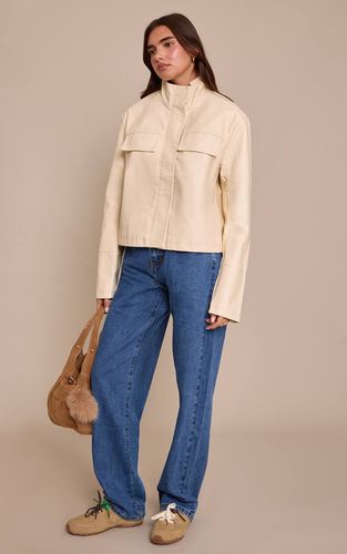 Mid Blue Wash Jean Boyfriend Style Dos Plongeant Délavage Bleu Moyen | Taille 32 - PrettyLittleThing - Modalova