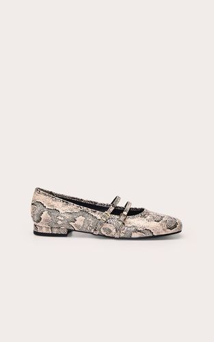 Natural Ballerines À Bout Carré En Synthétique Avec Brides À Boucles | Taille 36 - PrettyLittleThing - Modalova