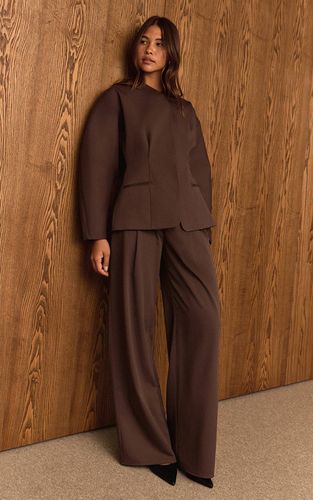 Dark Brown Pantalon Large Plissé Tailleur En Tissu Tissé Premium Coordonné | Taille 42 - PrettyLittleThing - Modalova