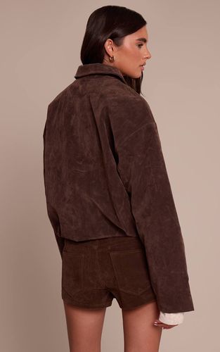 Dark Brown Veste Courte Plissée En Daim Avec Fermeture Éclair | Taille 44 - PrettyLittleThing - Modalova