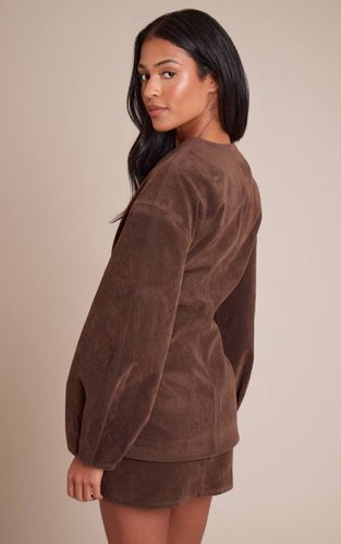 Dark Brown Blazer Long Sans Col À Manches Cocon En Daim Avec Jupe Coordonnée | Taille 32 - PrettyLittleThing - Modalova