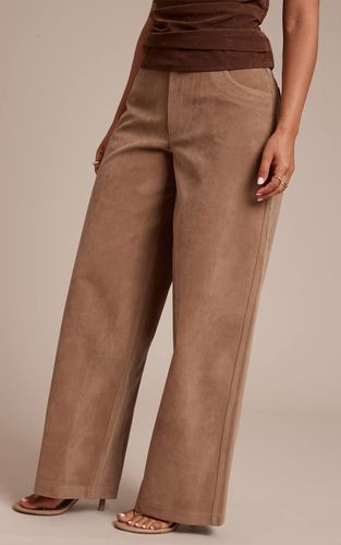 Pantalon Tonneau En Suède Petite Taille | Taille 32 - PrettyLittleThing - Modalova