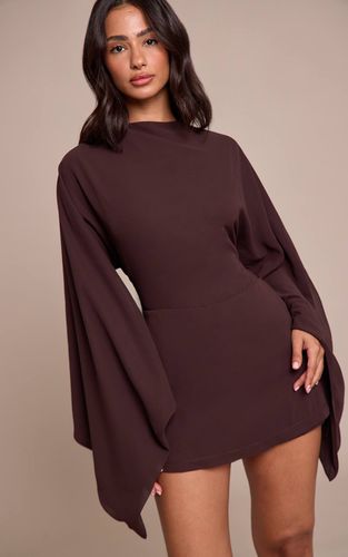 Dark Brown Combi-short Petite Chocolat Dos Ouvert Fluide Avec Liens À Nouer | Taille 32 - PrettyLittleThing - Modalova