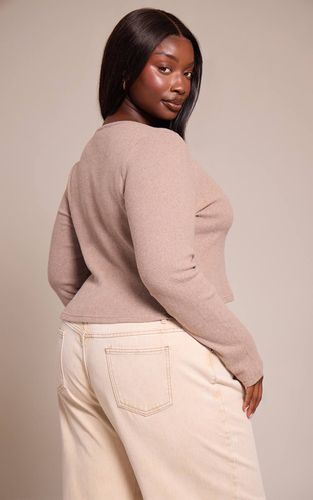 Oatmeal Haut Grande Taille Côtelé Toucher Doux Col Rond Manches Longues | Taille 44 - PrettyLittleThing - Modalova