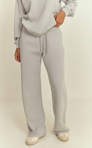 Light Grey Jogger Droit Plt En Molleton Délavé À L'acide Avec Broderie | Taille XS - PrettyLittleThing - Modalova