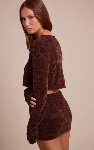 Dark Brown Top Court En Dentelle À Manches Longues Avec Boutons | Taille 42 - PrettyLittleThing - Modalova