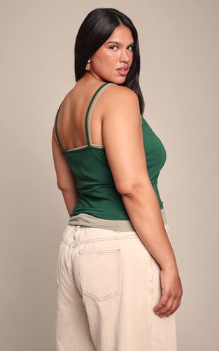 Dark Green Débardeur Grande Taille À Bretelles Avec Détail Superposé | Taille 46 - PrettyLittleThing - Modalova