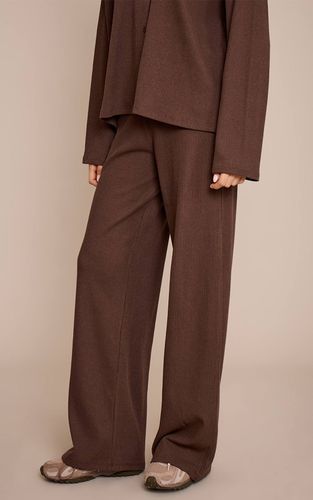 Dark Brown Pantalon Droit À Grosses Côtes Avec Taille Élastiquée | Taille 32 - PrettyLittleThing - Modalova
