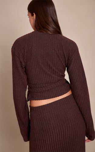 Dark Brown Haut Cache-cœur Côtelé Avec Ceinture À Nouer À La Taille | Taille 32 - PrettyLittleThing - Modalova