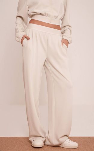 Oatmeal Jogging Plt À Taille Élastiquée Et Jambes Larges Ultra Doux | Taille Large - PrettyLittleThing - Modalova