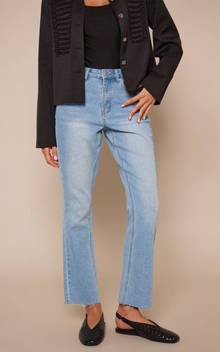 Mid Blue Wash Jean Droit Bleu Moyen Recadré À Ourlet Brut | Taille 42 - PrettyLittleThing - Modalova