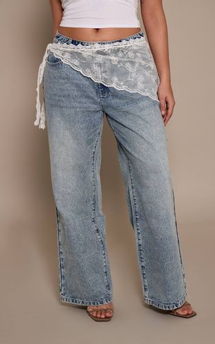 Mid Blue Wash Jean Large À Détail De Panneau Broderie Anglaise Grande Taille | Taille 44 - PrettyLittleThing - Modalova