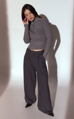 Slate Grey Pantalon Large À Fines Rayures Brossé | Taille 32 - PrettyLittleThing - Modalova