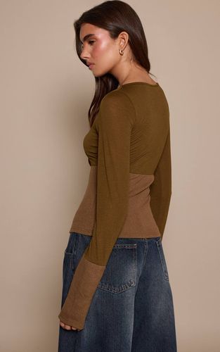 Dark Khaki Haut Ajusté À Manches Longues En Jersey Côtelé Contrasté | Taille 32 - PrettyLittleThing - Modalova