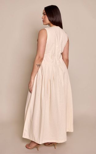 Natural Robe Maxi Grande Taille À Taille Basse Et Boutonnage Devant Effet Lin | Taille 46 - PrettyLittleThing - Modalova